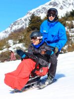 Un joven con parálisis cerebral disfrutó con sus compañeros de su viaje de egresados en Bariloche