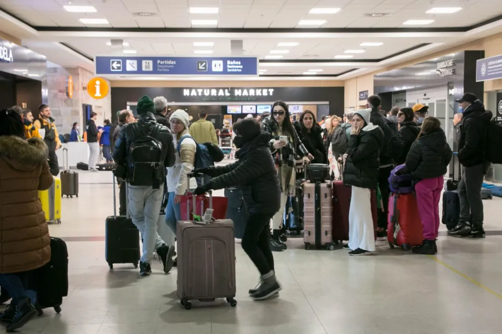 Este lunes comienzan los vuelos directos entre Santiago y Bariloche