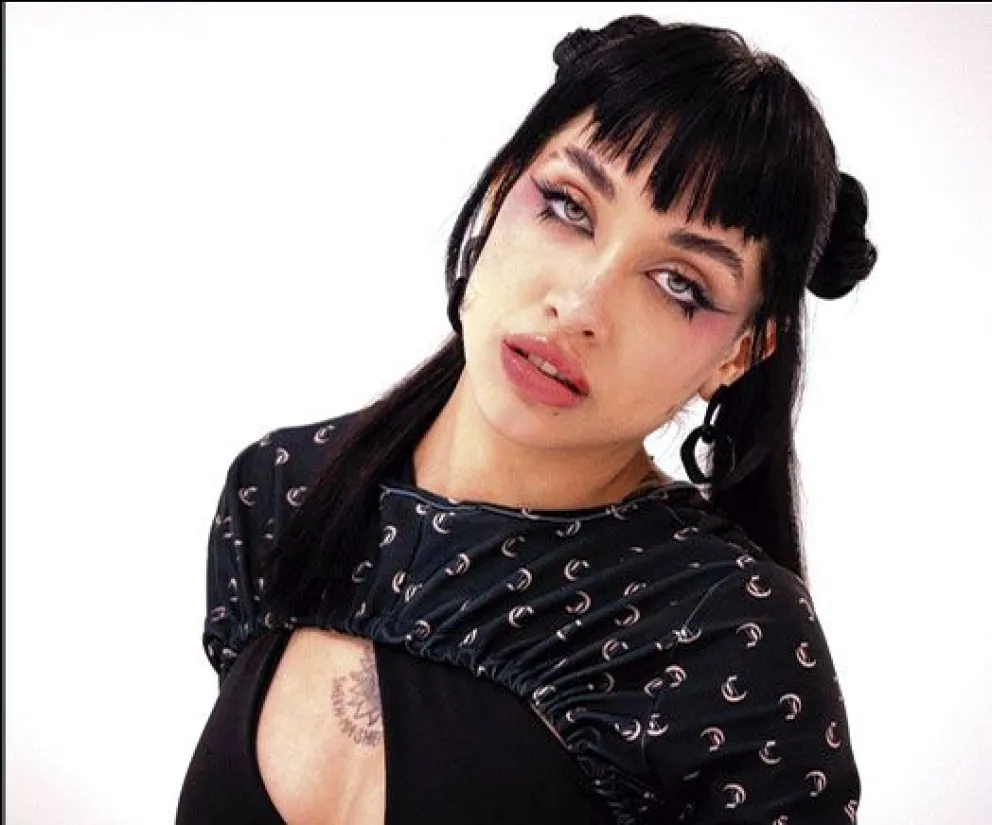 María Becerra y Rei confirmaron romance con beso en Instagram 