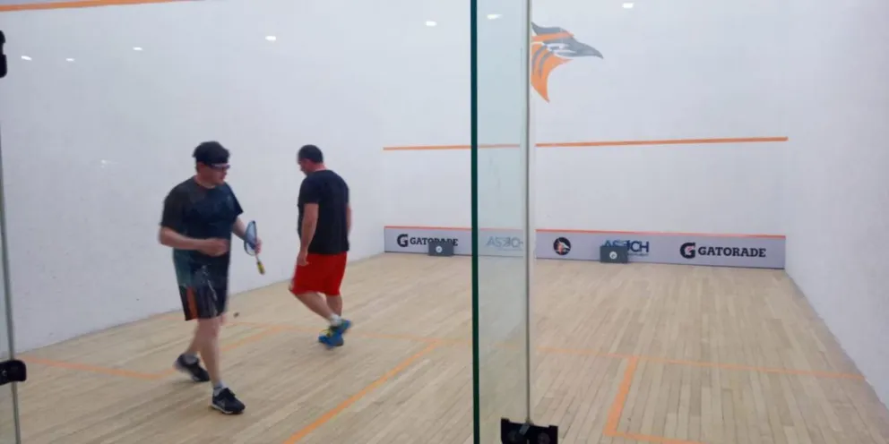 Nutrida delegación barilochense viajó al patagónico de squash