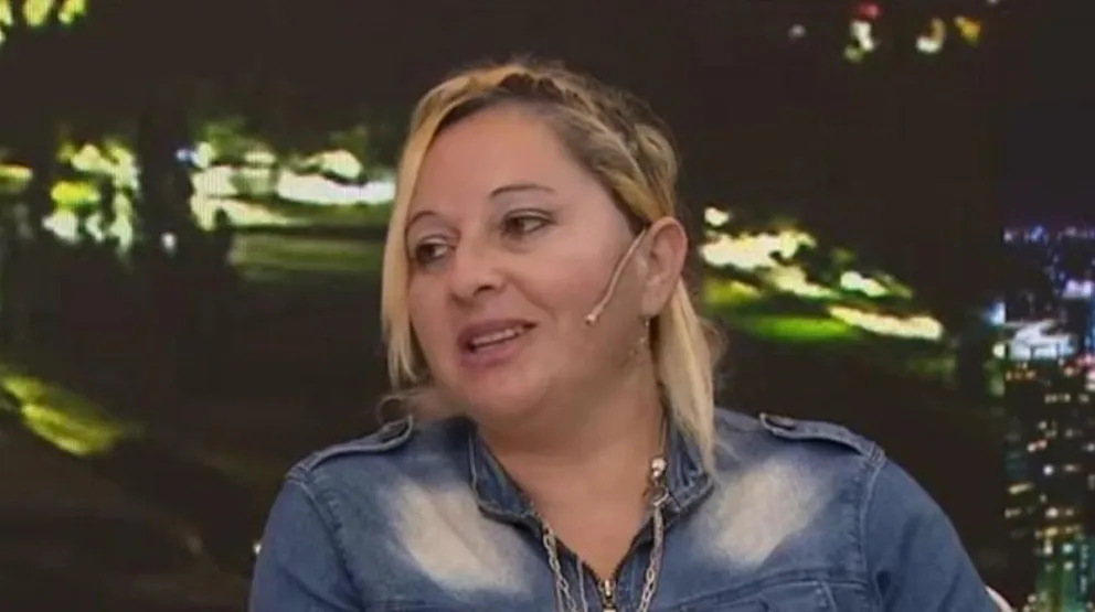 La mujer que se viralizó por defender los planes sociales se lanza como cantante