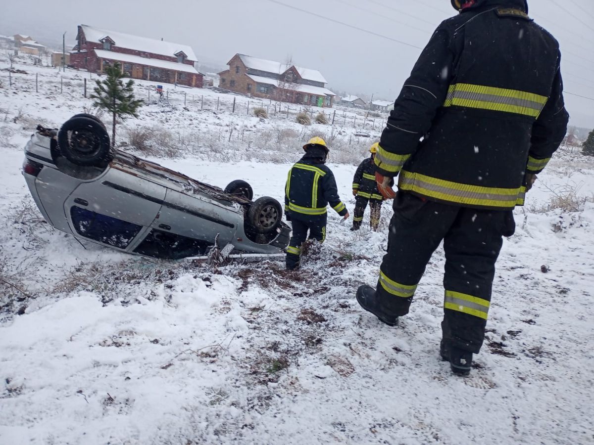 Despistó con su auto en la recta del aeropuerto