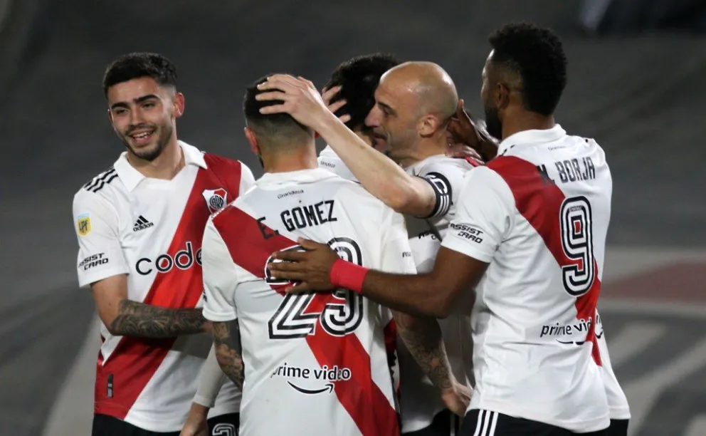 River enfrenta a Arsenal con el objetivo de reafirmar su levantada y acercarse a la cima