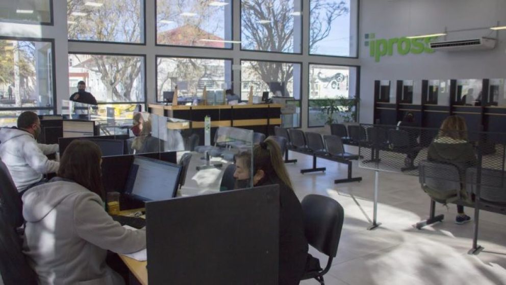 Cómo se financia la obra social provincial IPROSS