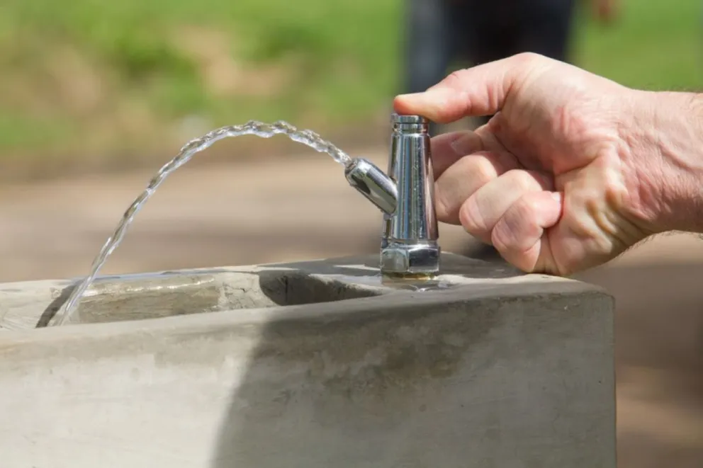 Proponen la instalación de bebederos en las plazas de la ciudad