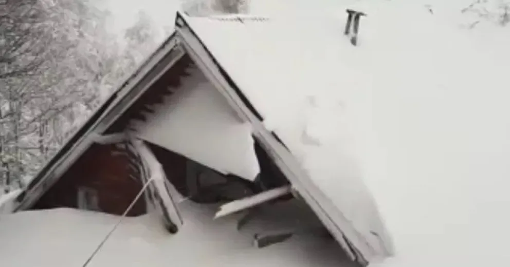 Avalancha en el cerro Bayo dañó un refugio y advierten que es mucha la nieve acumulada