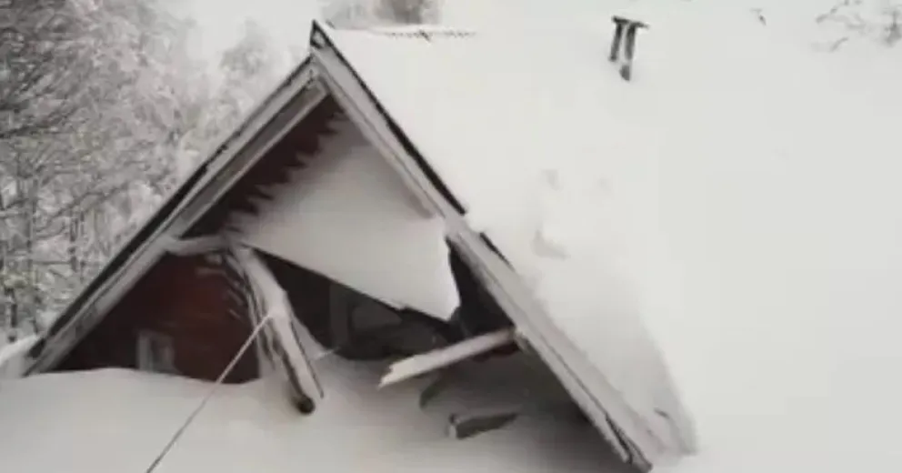 Avalancha en el cerro Bayo dañó un refugio y advierten que es mucha la nieve acumulada