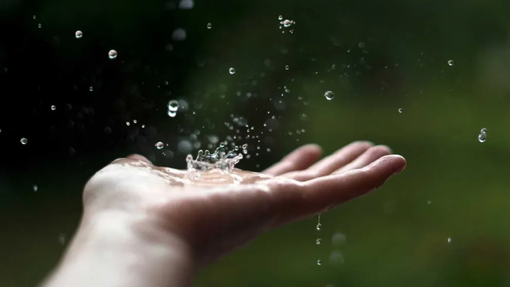 Un estudió reveló un terrible resultado: el agua de lluvia ya no es potable en ningún lugar del mundo