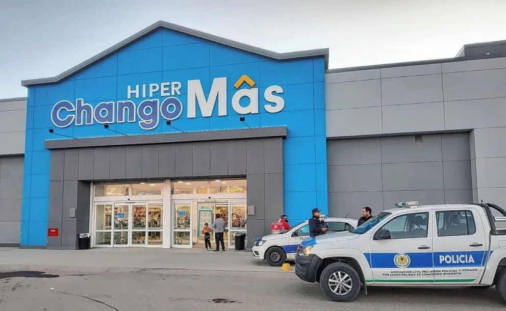 Atravesó la línea de cajas con $ 41.000 en mercadería y terminó preso