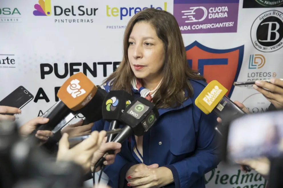 La gobernadora dijo que aún no decidió su futuro político