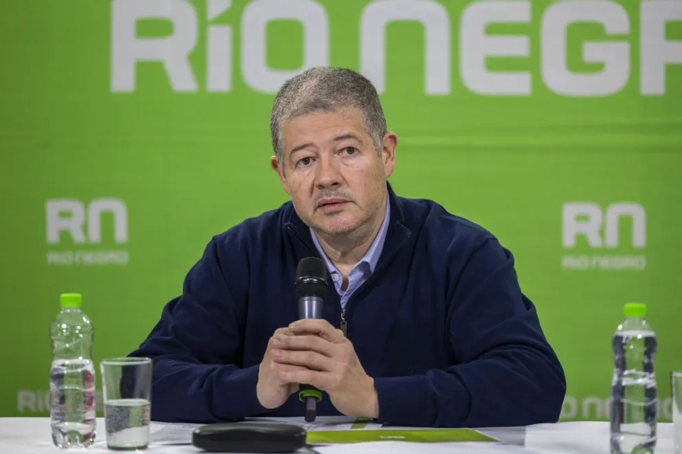 Por cambios en la situación económica del país, el ministro de Economía viajó a Buenos Aires 