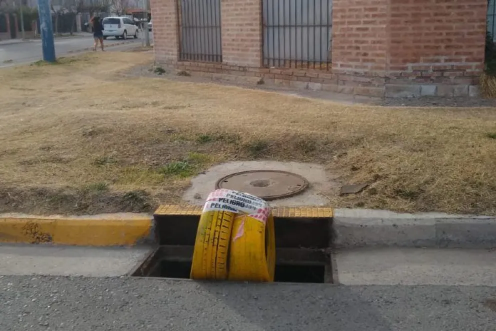 Ni las tapas de los desagües se salvan de la voracidad de los ladrones
