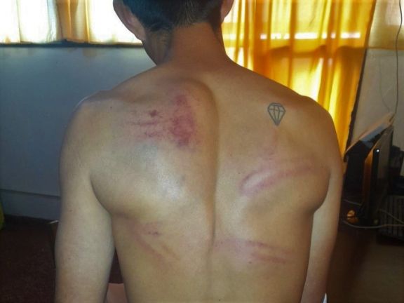 Un oficial de Policía denunció a dos camaradas por torturar a un detenido