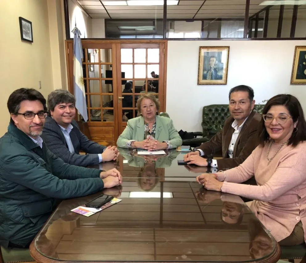 La Administración Portuaria de Comodoro firmó un convenio con la Universidad Nacional de la Patagonia San Juan Bosco