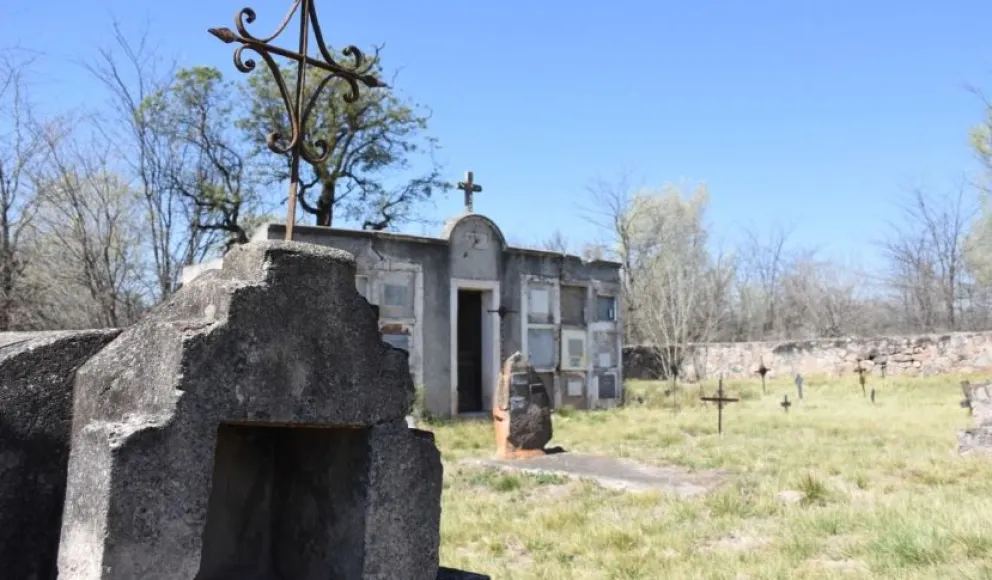 Indignación y temor en Embarcación: menores profanan el Cementerio El Carmen