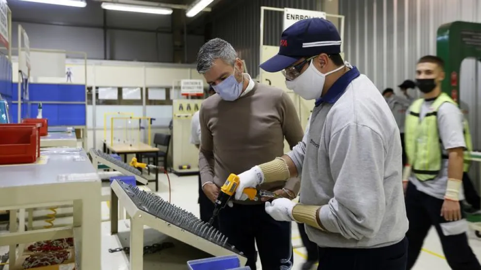 El Gobierno adelantó cómo será el DNU que transformará los planes sociales en empleo