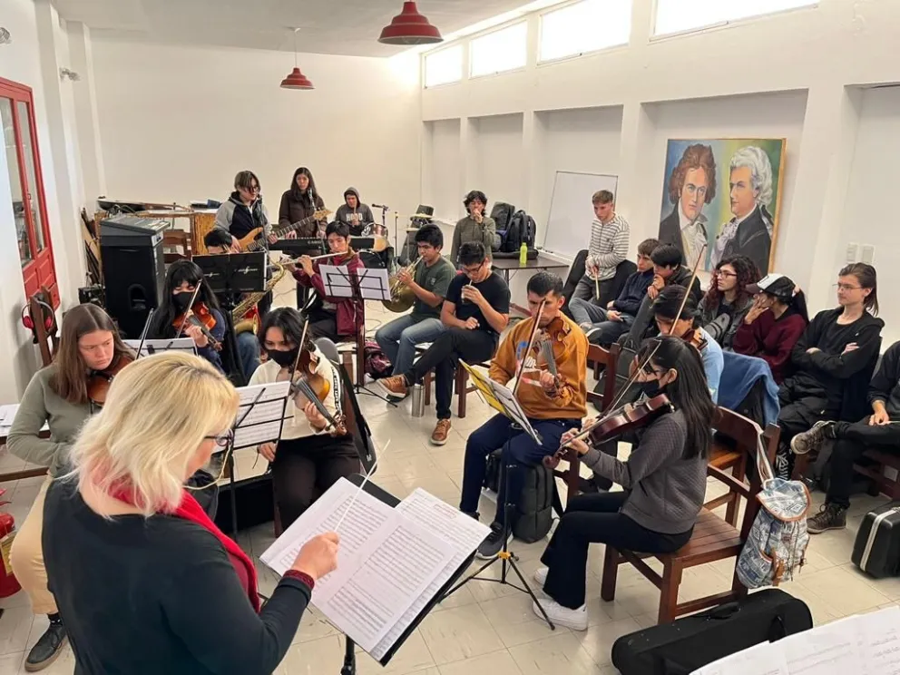 Camerata Stradivari y Bandas locales presentan Synergia Tonal en el Teatro Provincial
