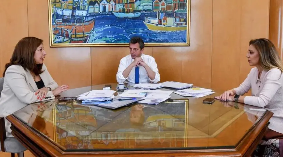 Carreras mantuvo reuniones de trabajo con los ministros Massa y De Pedro