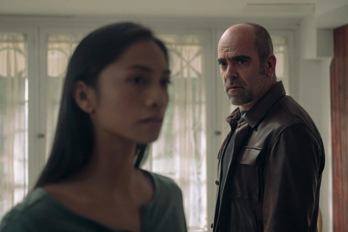 Crítica de "Código Emperador", thriller de espionaje español con Luis Tosar