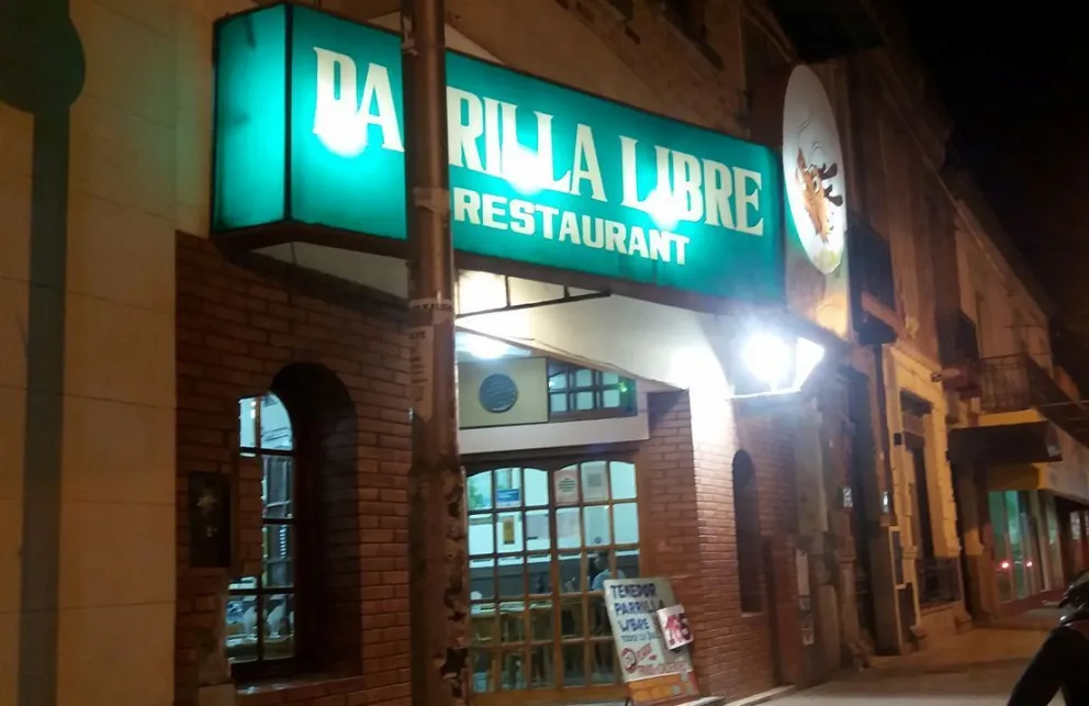 Un "tenedor libre" bajó la persiana y los empleados llevan dos años sin saber nada de su patrón