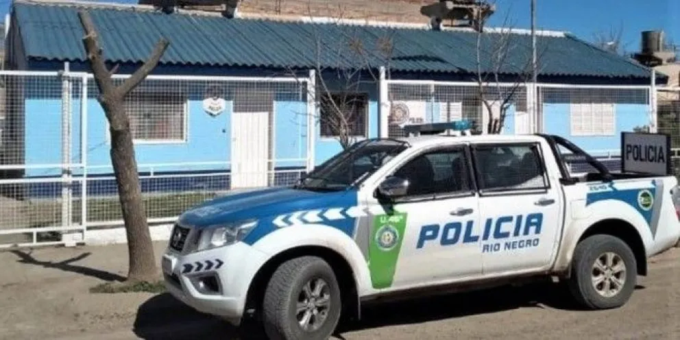  Le saco las patentes al vehículo robado para que no lo reconocieran