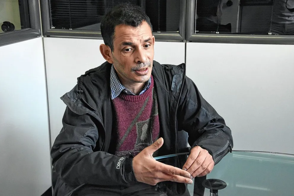 Un estudiante universitario denuncia que dos docentes están ensañadas con él y dificultan la obtención de su título