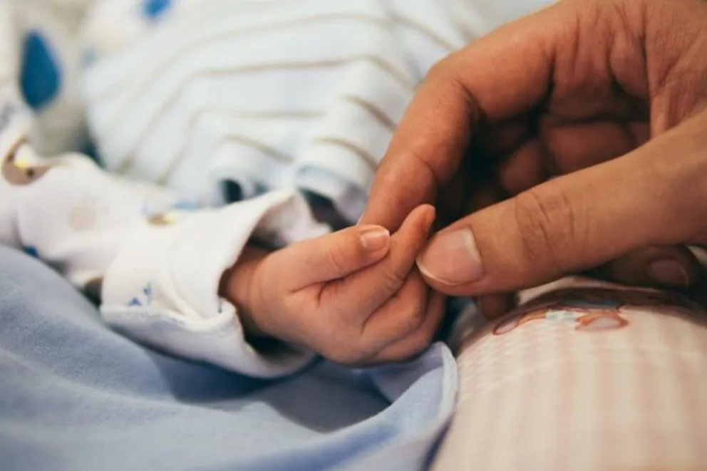 Apellido de los progenitores en cualquier orden: qué pasa cuando los padres no se ponen de acuerdo