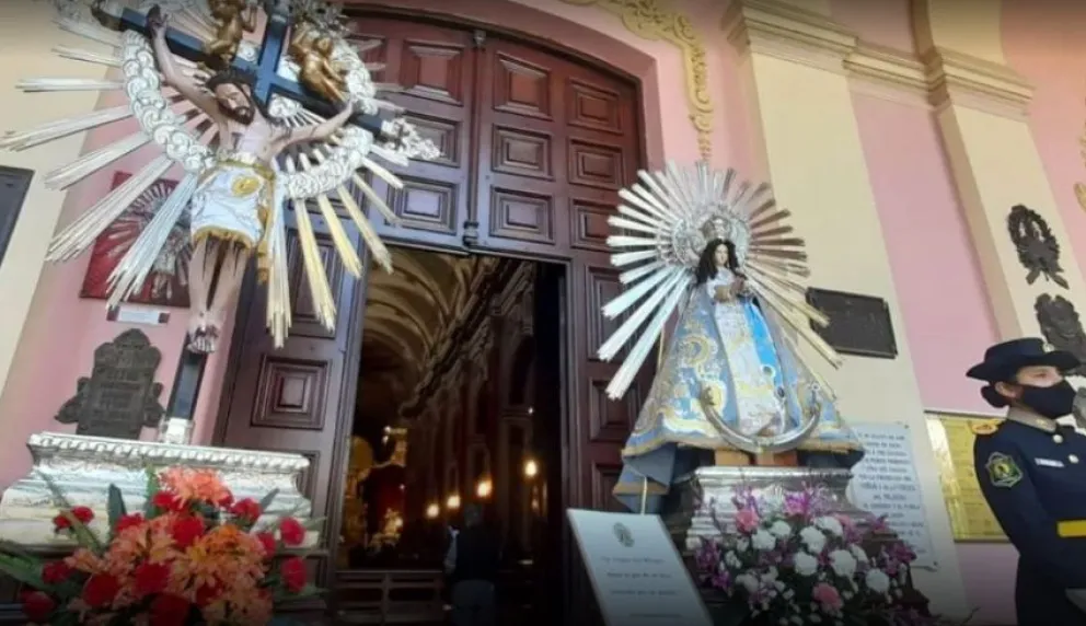 Las imágenes del Señor y la Virgen del Milagro estarán recorriendo el Centro Cívico Grand Bourg