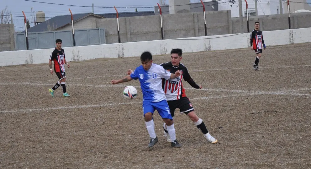 Fútbol local Categoría B:  Ameghino, cada vez más puntero