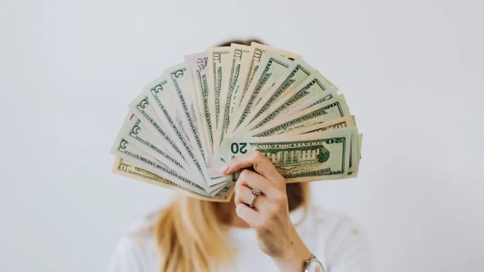 Este el ranking de los signos que no necesitan dinero para ser felices 