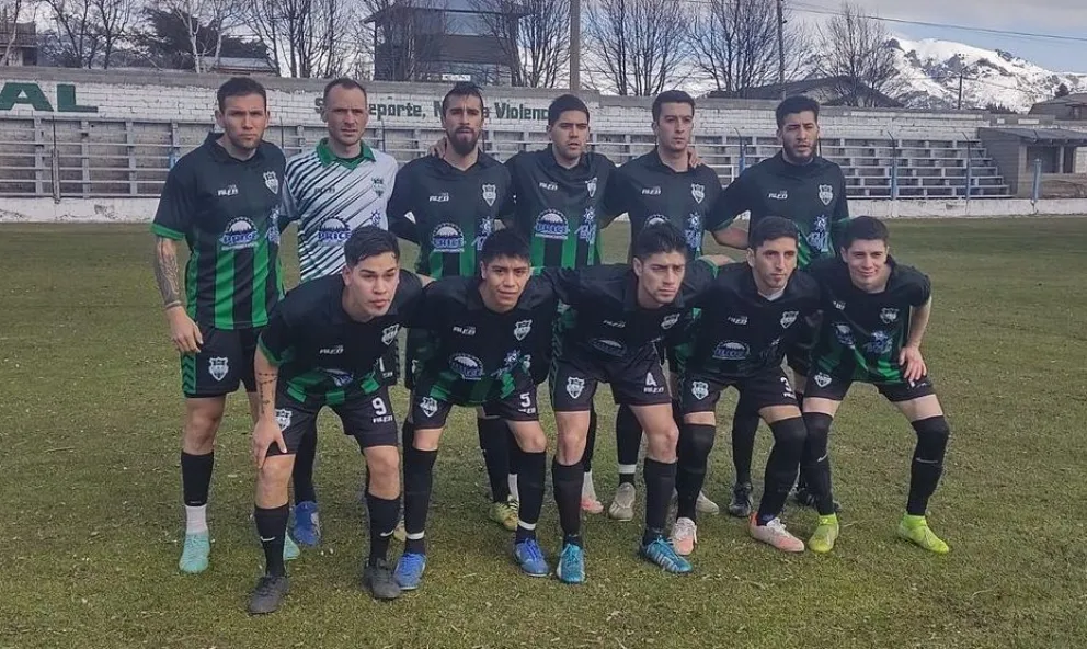 Chicago goleó en casa y sigue en carrera