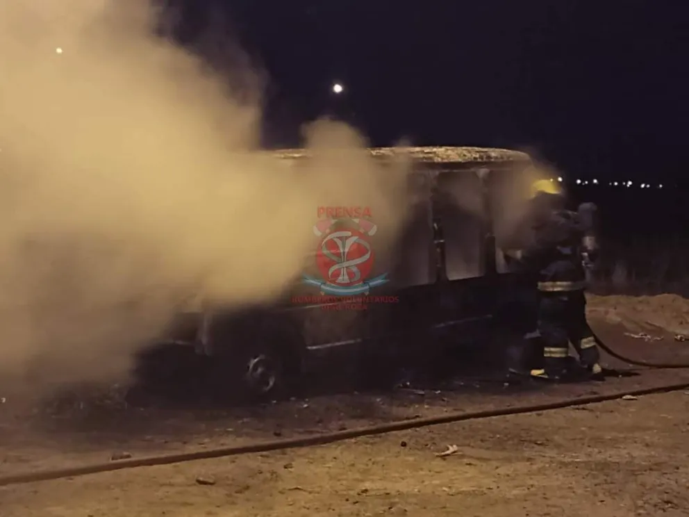 Una víctima fatal en el incendio de una camioneta