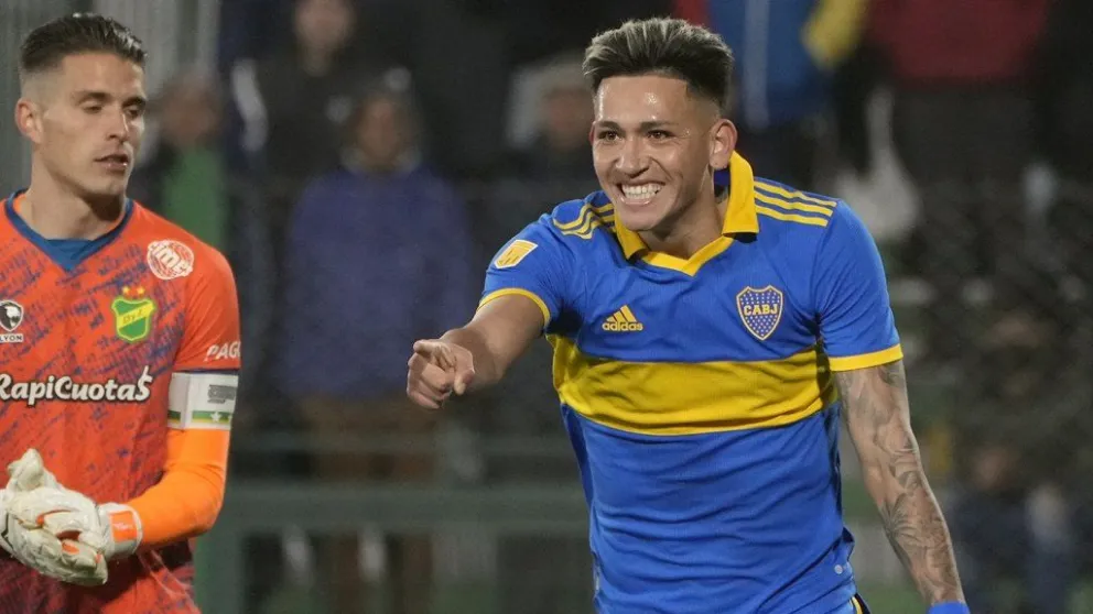 En el último suspiro, Boca venció a Defensa y Justicia y salvó una noche para el olvido