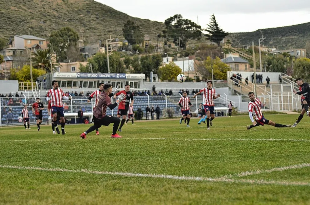 Racing golpeó en los momentos justos