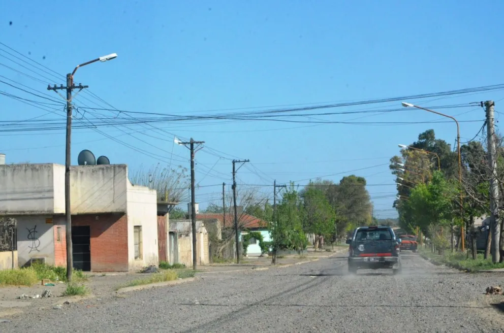 Una familia regaló pertenencias en el barrio Lavalle antes de mudarse a otra ciudad