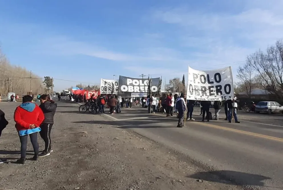 El Frente Piquetero Provincial se moviliza en Ruta 22 y Damas Patricias