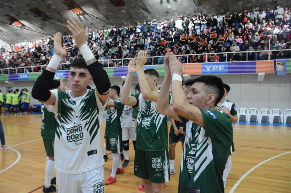 Difícil, pero buen debut de Comodoro