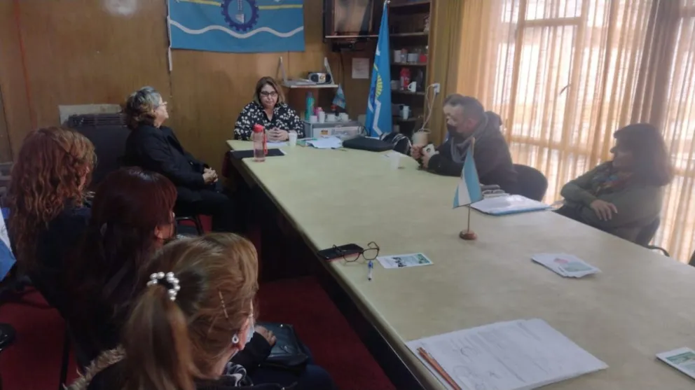 Ex agentes de YPf se reúnen para actualizar información en Supeh