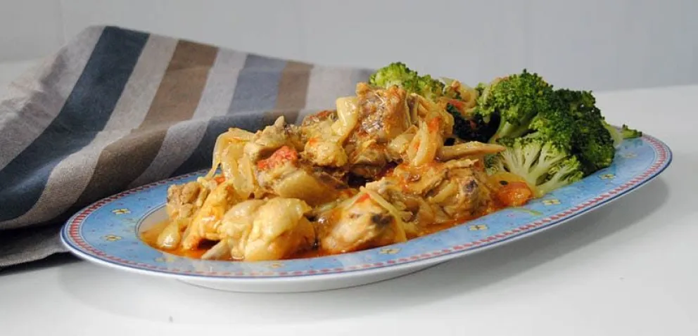 Paso a paso para cocinar pollo al curry con brócoli, ¡en solo 15 minutos!