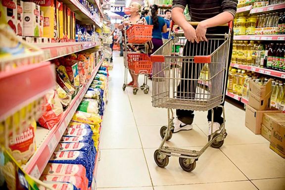 Los descuentos cada vez inciden más en la compra de los alimentos