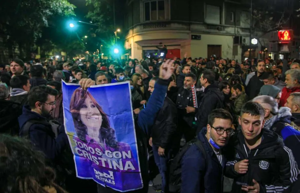 Incidentes frente a la casa de Cristina Kirchner: Detuvieron a un diputado oficialista