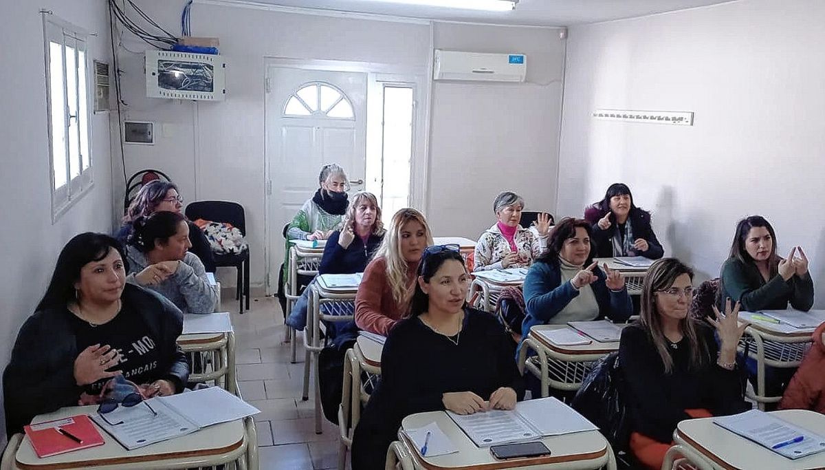 Se suma la lengua de señas en los cursos de la unidad de lenguas 