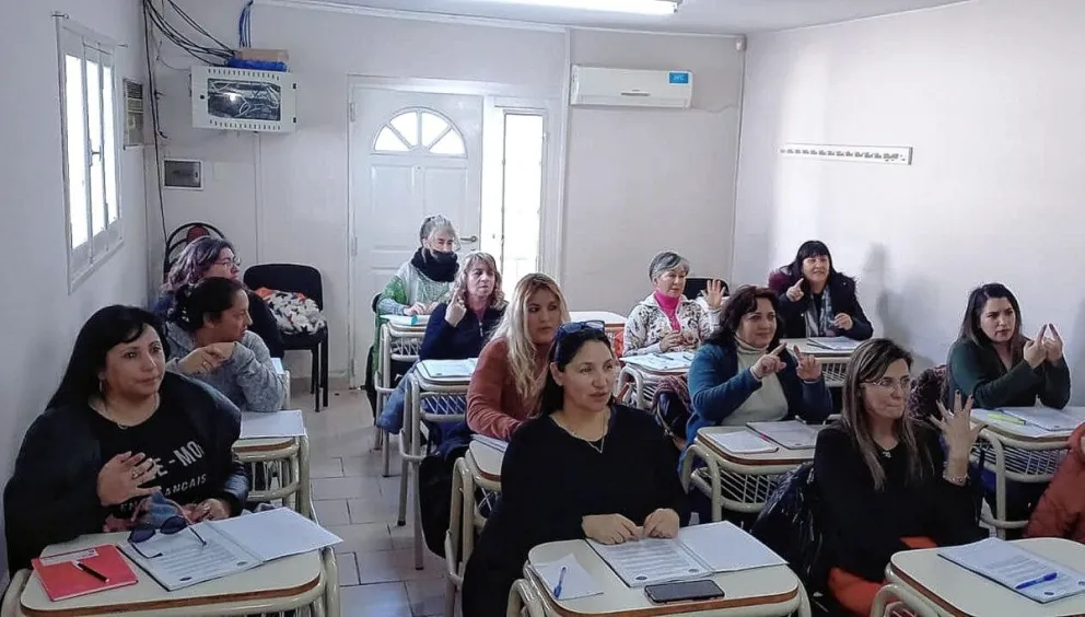 Provincia comenzó a dictar el curso de “Lengua de Señas” destinado a agentes públicos y municipales 