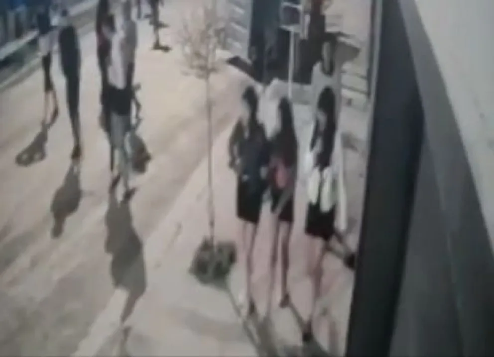 Guerra de piedras entre adolescentes luego de una fiesta clandestina 