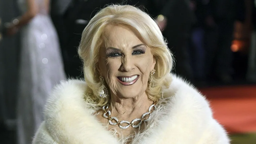 Sus fans devastados: retiran la estatua dedicada a Mirtha Legrand por fulminantes críticas a su apariencia