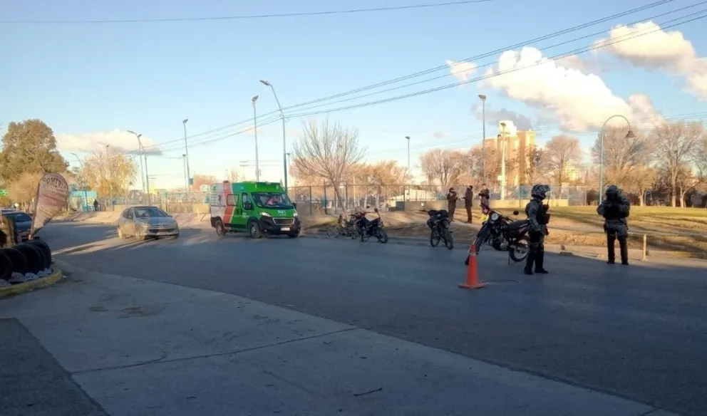 AHORA: Siniestro en Gelonch que involucró a una moto y un auto