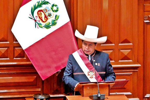 Perú: peleas entre Castillo y su partido debilitan al gobierno