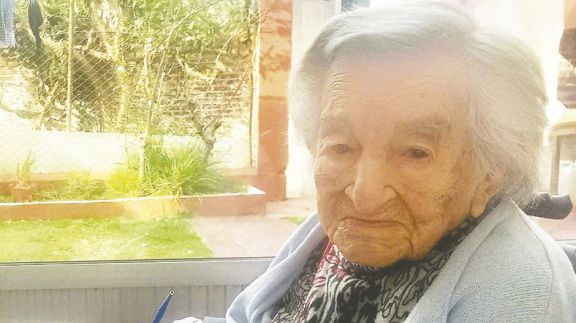 A los 115 años, murió la mujer más longeva del país