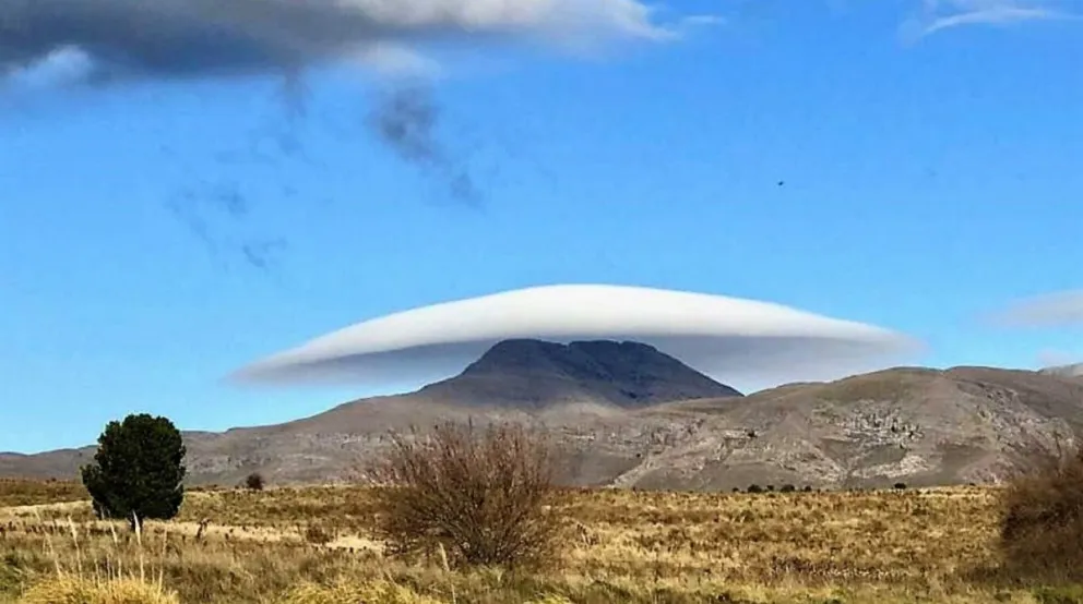 Una nube con forma de OVNI sorprendió a los habitantes de Sierra de la Ventana