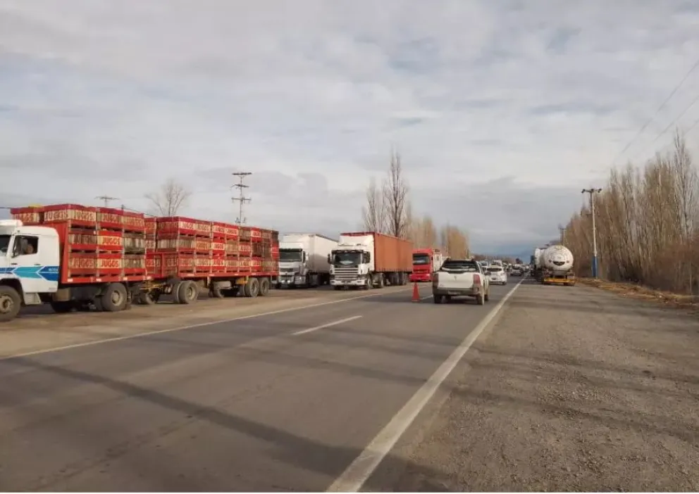 La Provincia se reunirá con transportistas autoconvocados y se levantaron los cortes